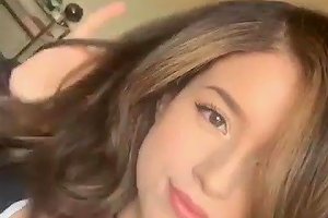 Pokimane Showing Her Body